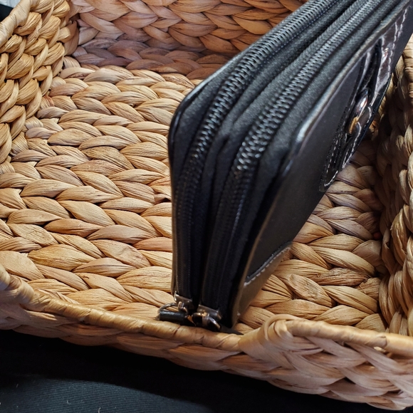 Black & Silver Wallet - Picture 8 of 9